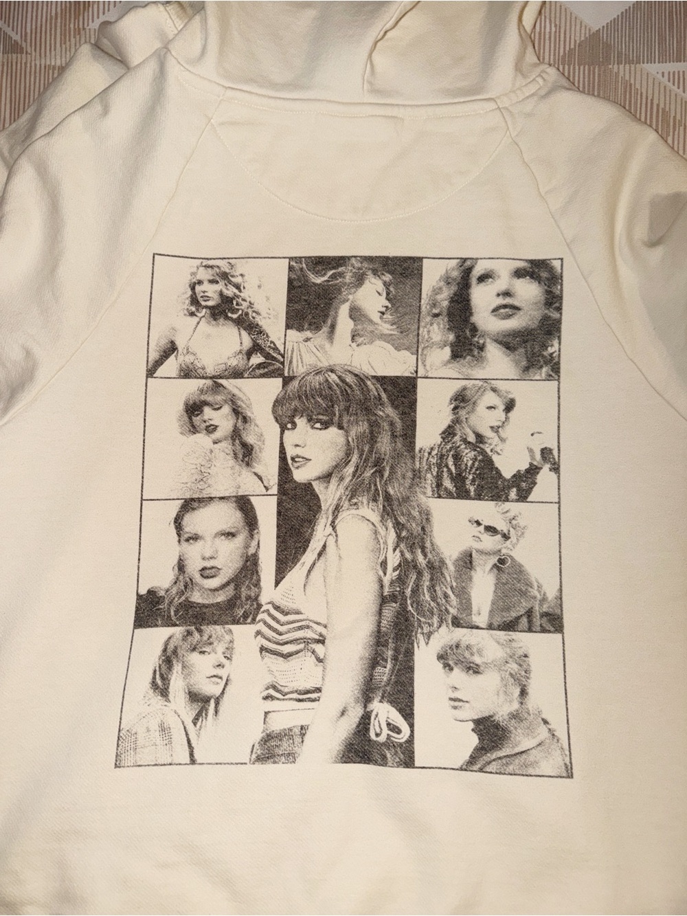 Taylor Swift Original 2023 Eras Tour Cream Hoodie READ DESCRIPTION SZ M - Picture 4 of 11